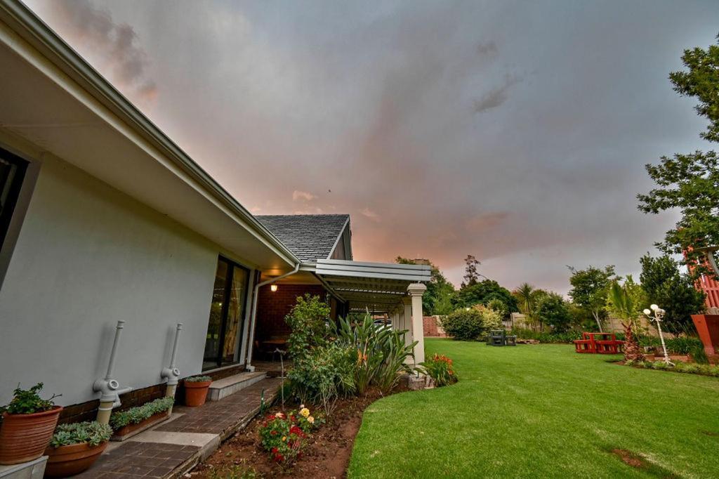 Iszis Guest House Bloemfontein Dış mekan fotoğraf